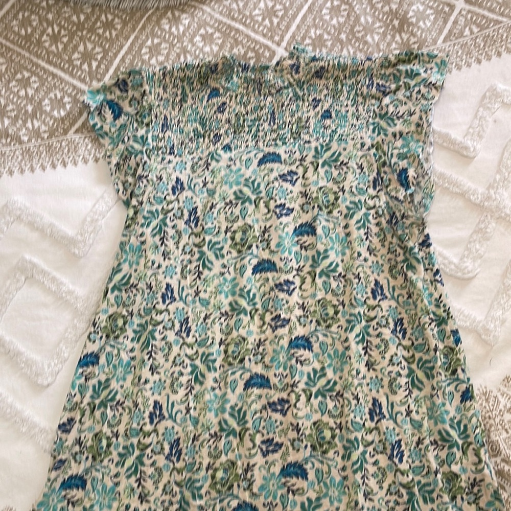 Torrid Flutter sleeve, mock neck, long shirt - Size 0